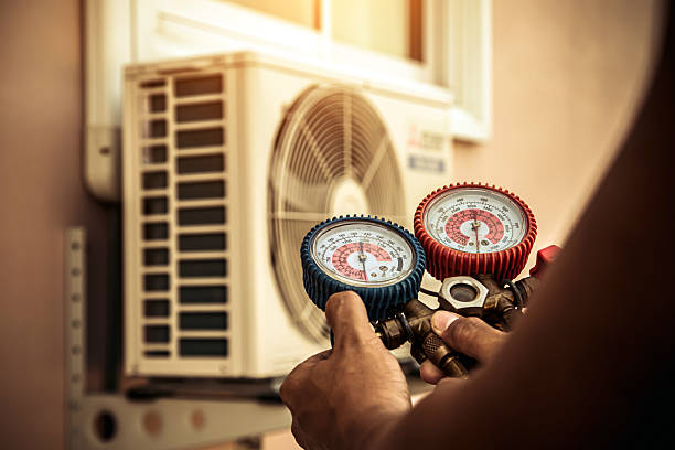 Professional Ac Installation technician working in Pomona Park, FL
